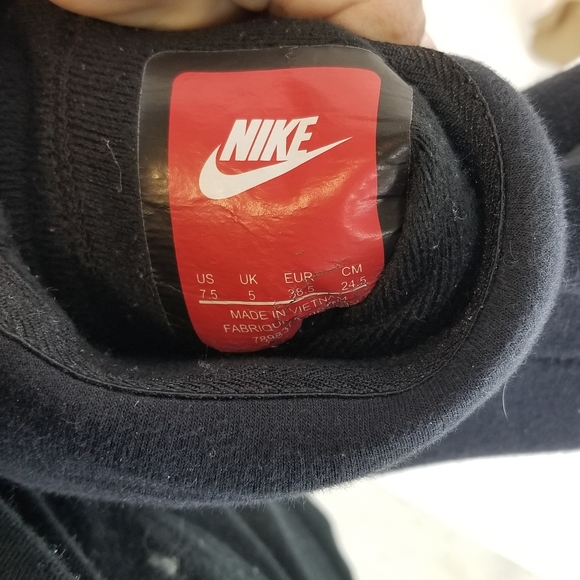 Nike Tech Fleece Mid Sneaker Black Boot 789837-016VO Women's Size 7.5 - Picture 8 of 8